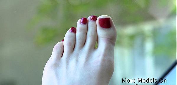  Pretty Feet Model With Tiny Feet Shows Her Soles In The Car